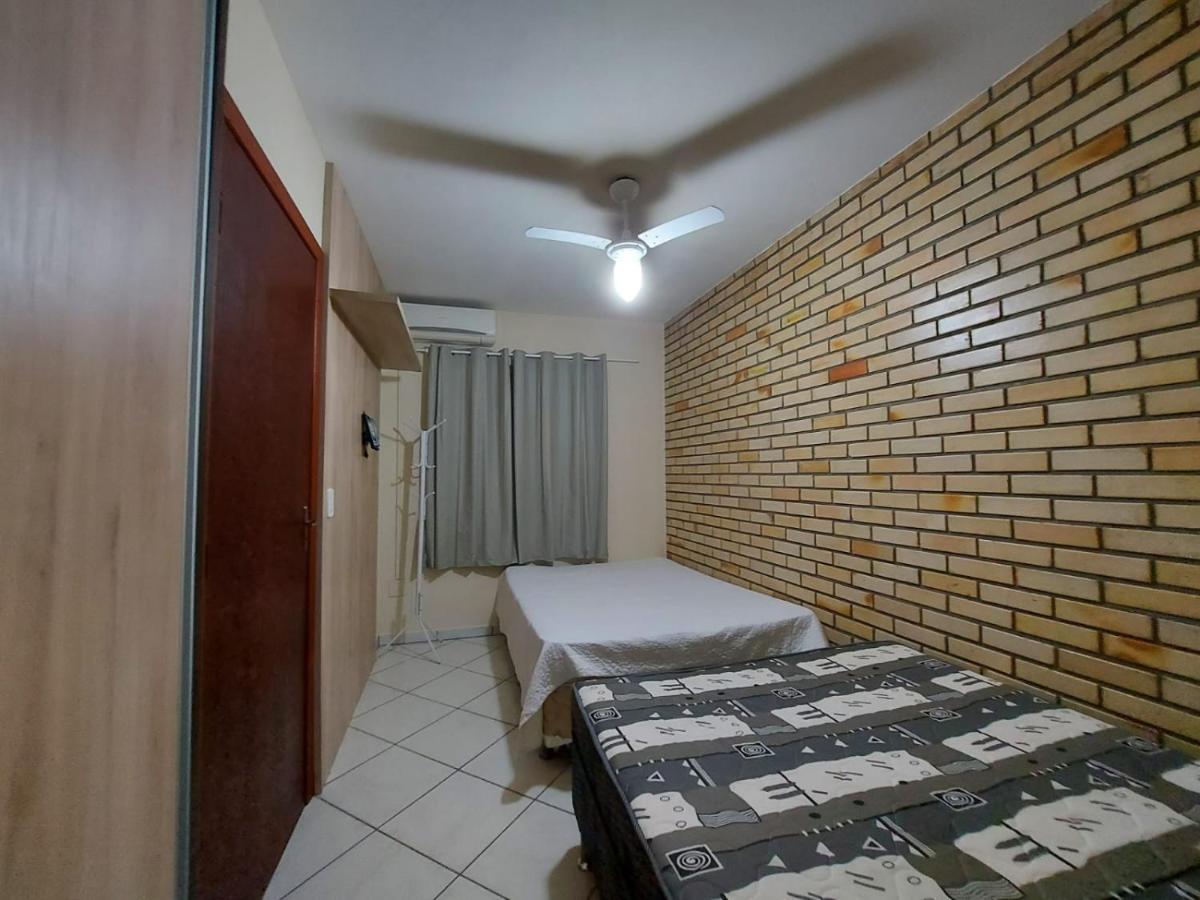 Apartamento 12 - Bombinhas - 200 Metros Da Praia Bagian luar foto