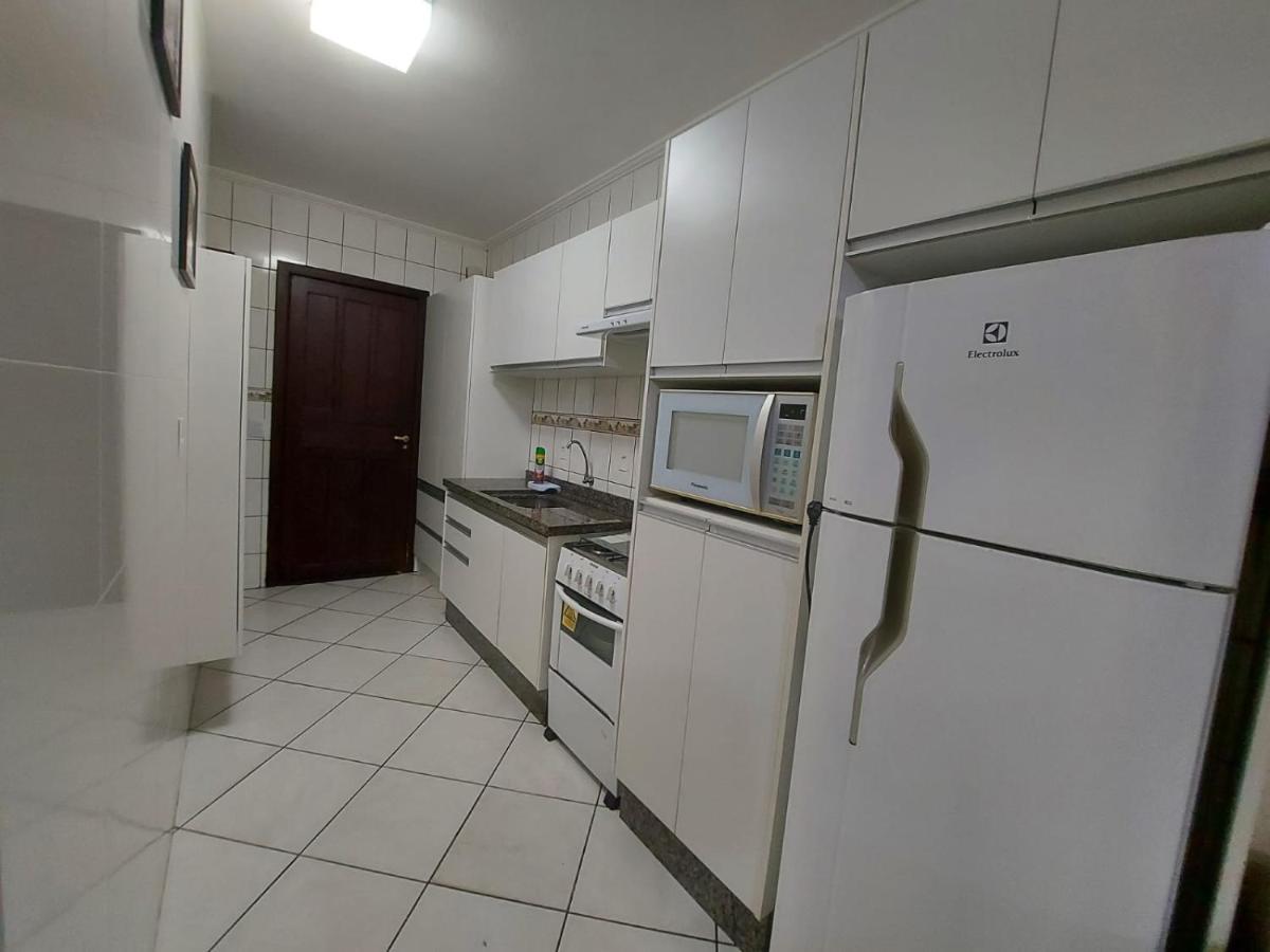 Apartamento 12 - Bombinhas - 200 Metros Da Praia Bagian luar foto
