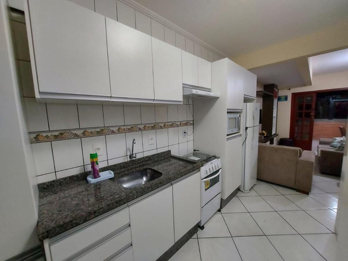 Apartamento 12 - Bombinhas - 200 Metros Da Praia Bagian luar foto