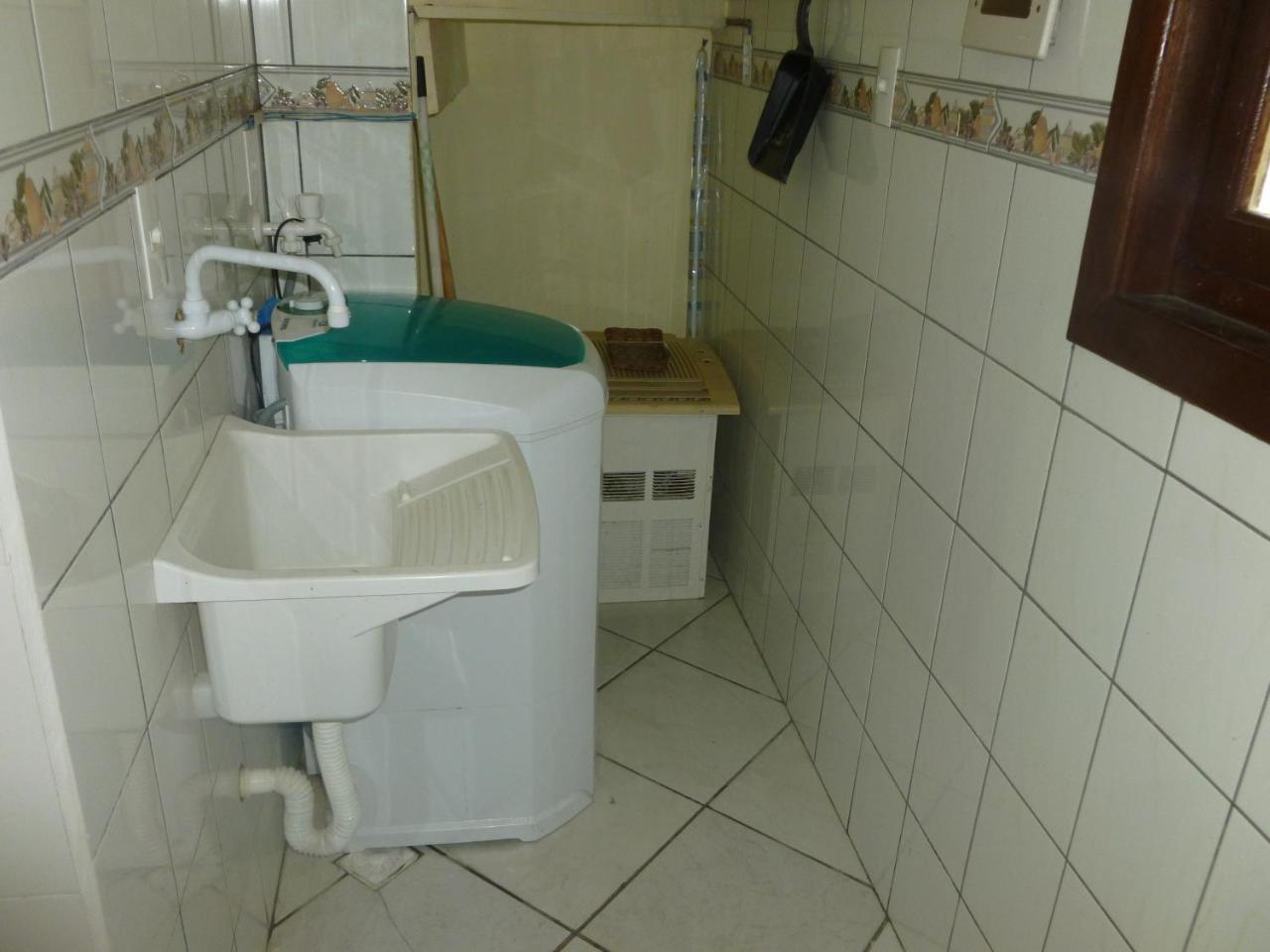 Apartamento 12 - Bombinhas - 200 Metros Da Praia Bagian luar foto