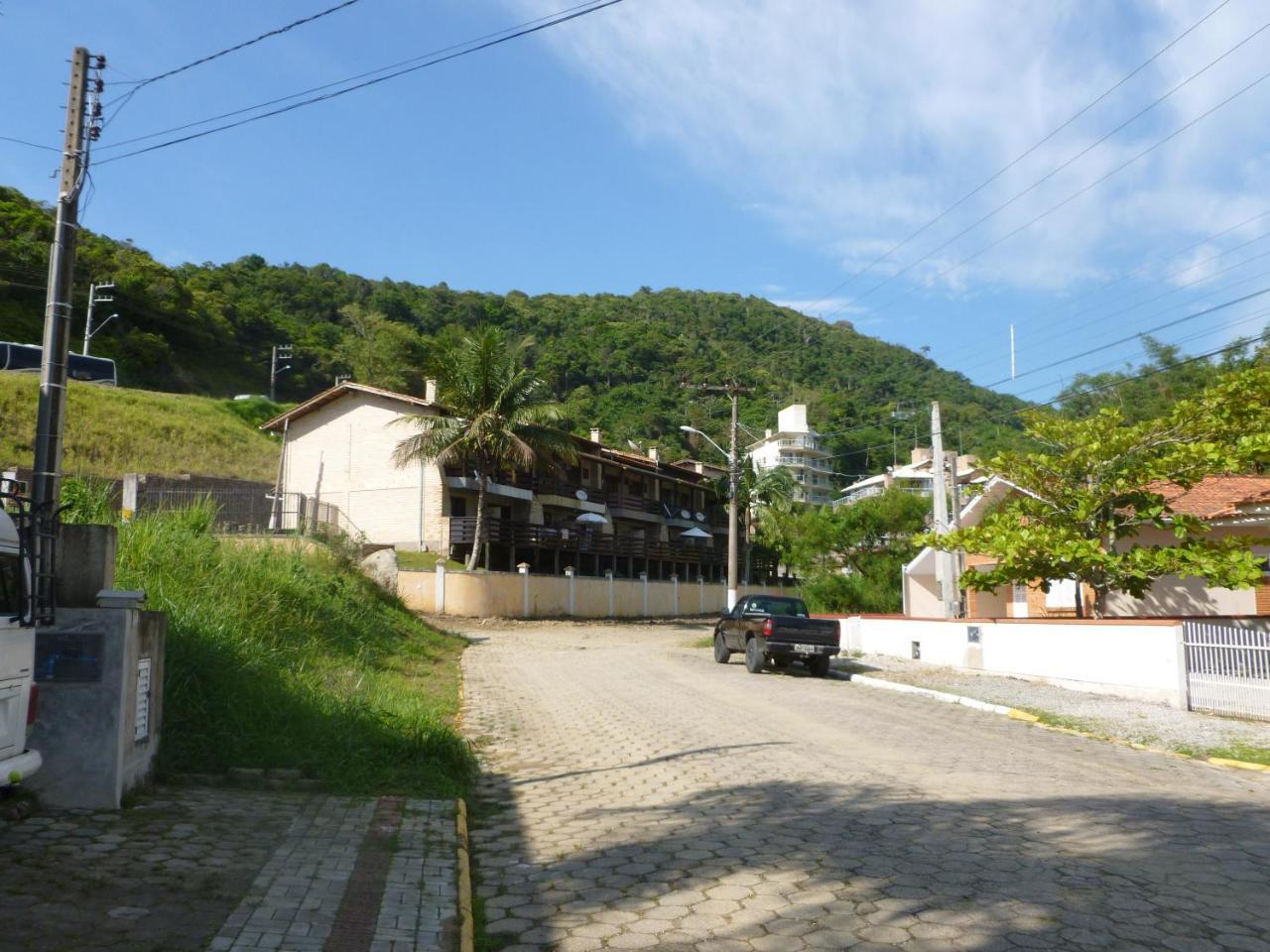 Apartamento 12 - Bombinhas - 200 Metros Da Praia Bagian luar foto
