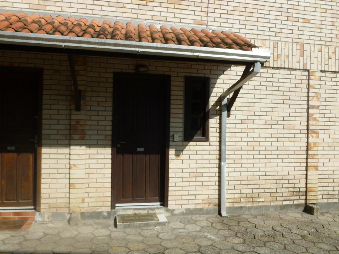 Apartamento 12 - Bombinhas - 200 Metros Da Praia Bagian luar foto