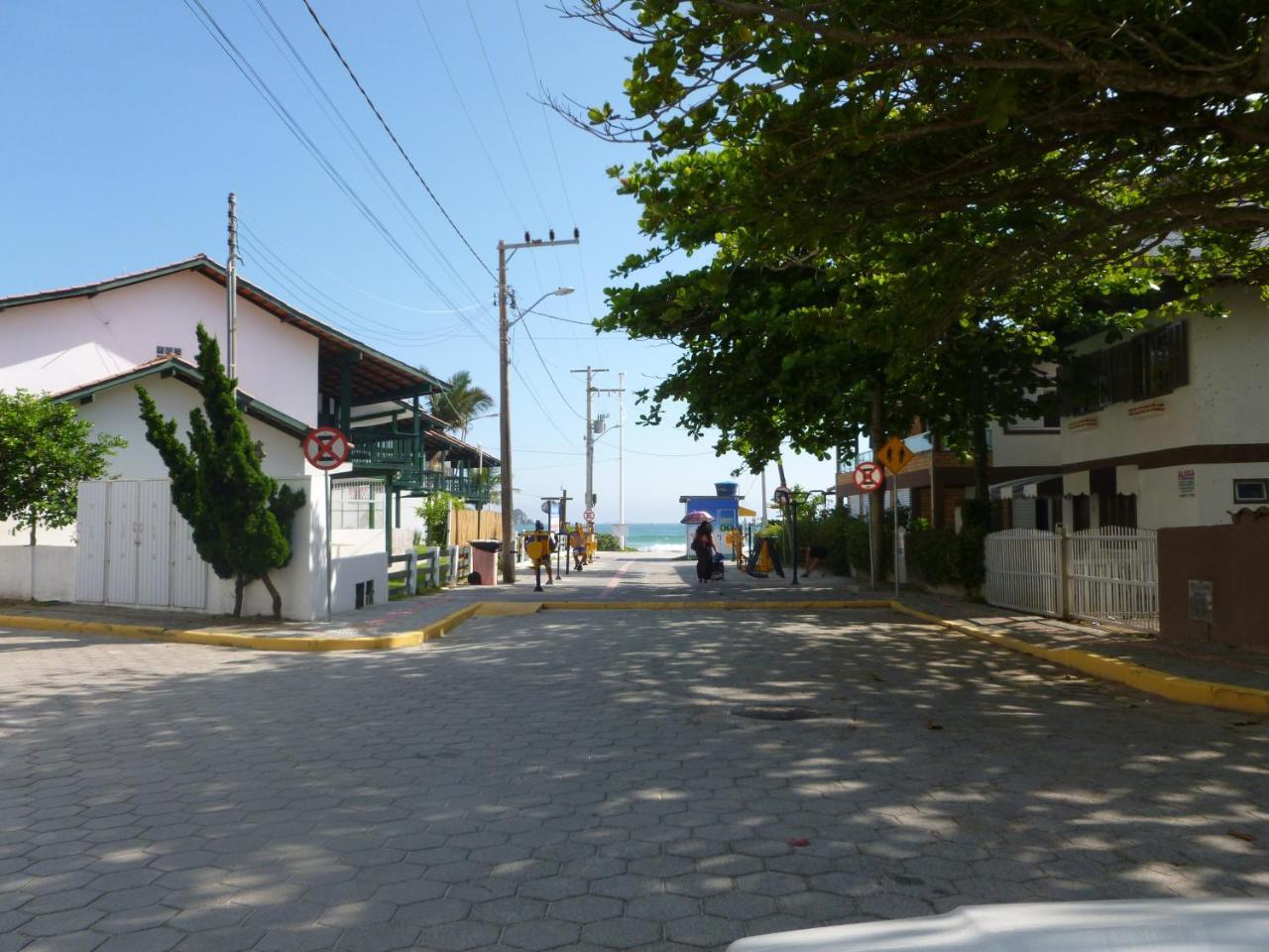 Apartamento 12 - Bombinhas - 200 Metros Da Praia Bagian luar foto